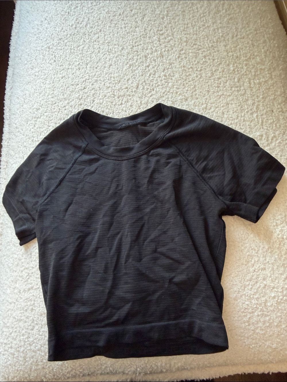 lululemon athletica Cropped Black Short Sleeve Crewneck Top